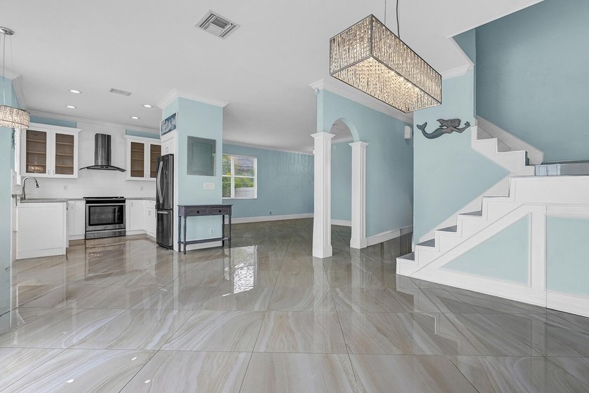 Welcome to this stunning waterfront residence in Thoroughbred - photo 8