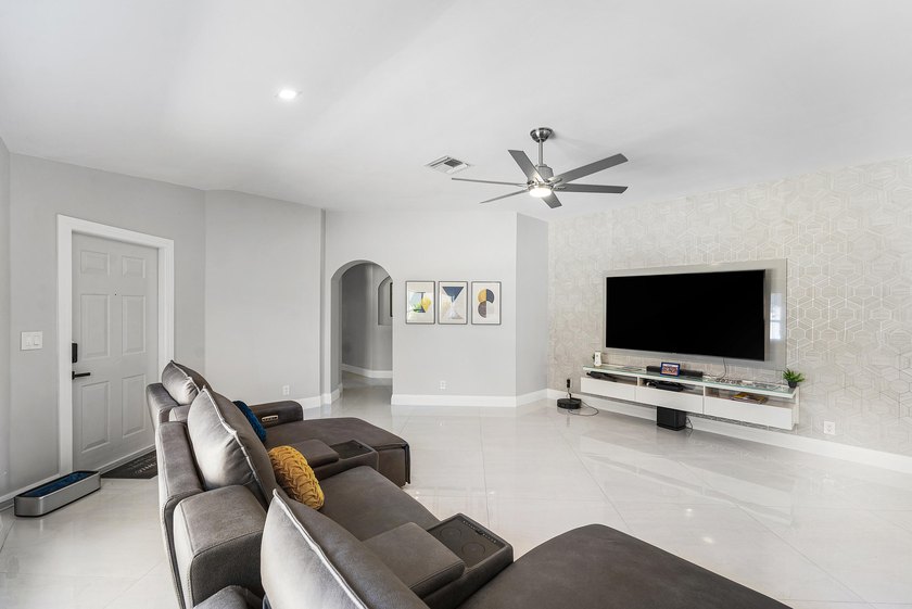 Welcome to this beautifully upgraded 2-story, 4-bedroom home - photo 21