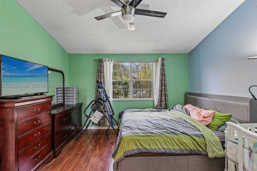 Welcome to this beautifully maintained 3-bedroom, 2.5-bath home - photo 22