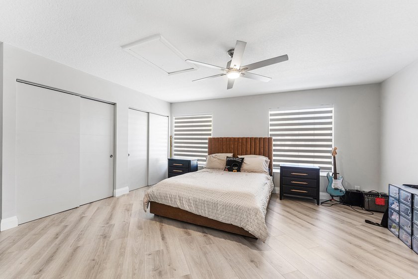 Welcome to this beautifully upgraded 2-story, 4-bedroom home - photo 25