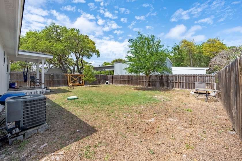 Welcome to 406 W Bay, a charming 3-bedroom, 1-bath home ideally - photo 29