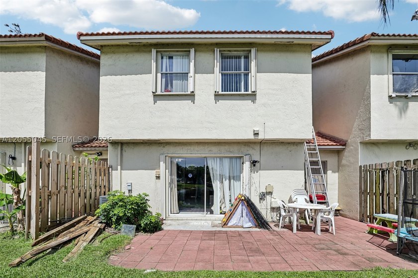 Welcome to this beautifully maintained 3-bedroom, 2.5-bath home - photo 33