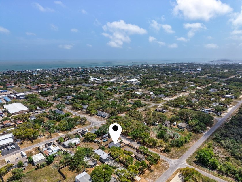 Welcome to 406 W Bay, a charming 3-bedroom, 1-bath home ideally - photo 36