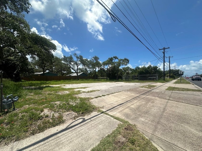 Don't miss this opportunity for a great centralized Commercial - photo 2