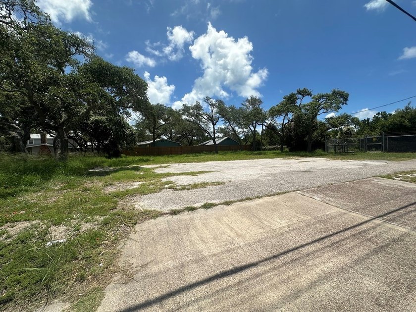 Don't miss this opportunity for a great centralized Commercial - photo 4