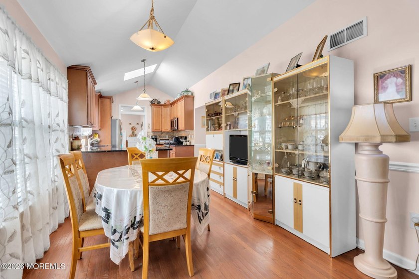 BACK ON THE MARKET! Available immediately and easy to show. This - photo 11