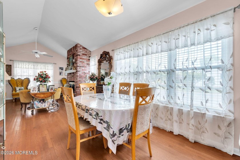 BACK ON THE MARKET! Available immediately and easy to show. This - photo 12