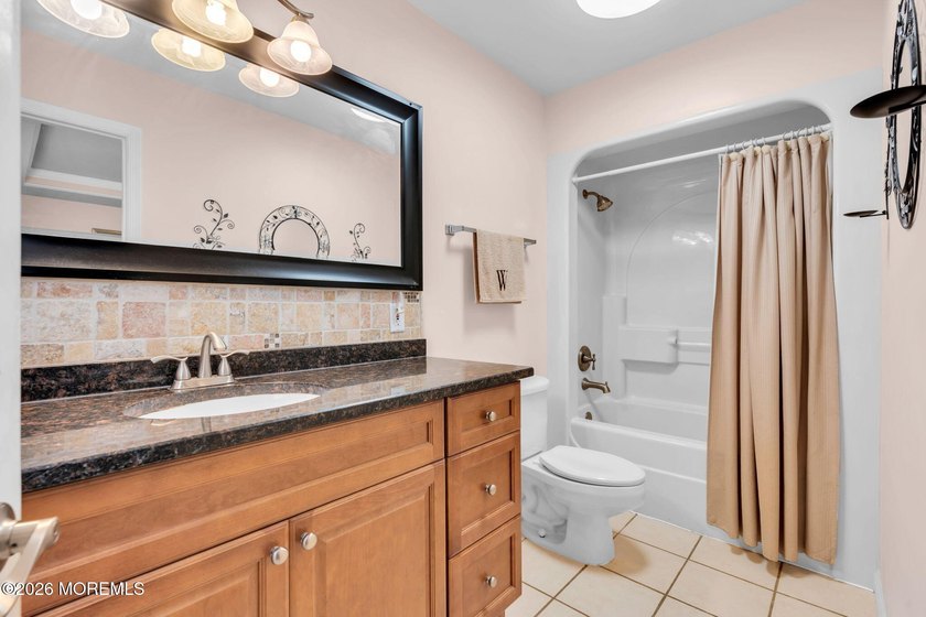BACK ON THE MARKET! Available immediately and easy to show. This - photo 18