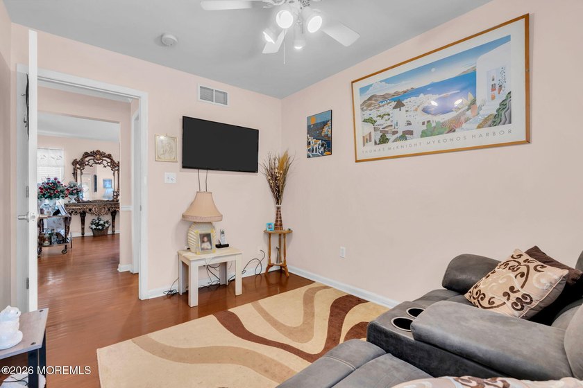 BACK ON THE MARKET! Available immediately and easy to show. This - photo 20