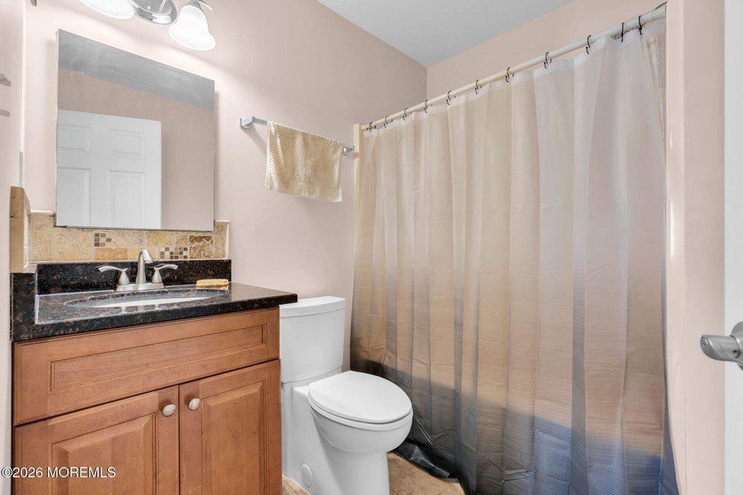 BACK ON THE MARKET! Available immediately and easy to show. This - photo 21
