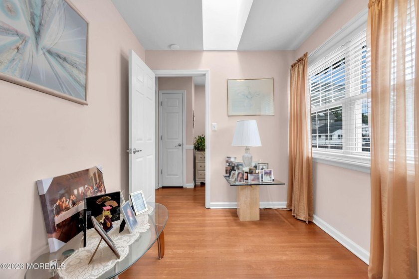 BACK ON THE MARKET! Available immediately and easy to show. This - photo 22