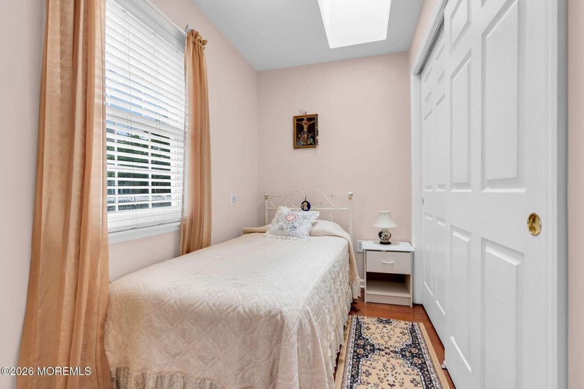 BACK ON THE MARKET! Available immediately and easy to show. This - photo 24