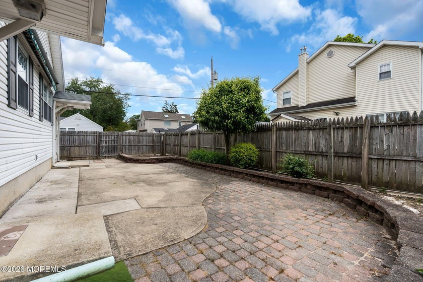 BACK ON THE MARKET! Available immediately and easy to show. This - photo 31