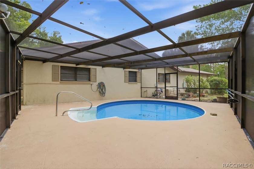 Spacious and beautifully updated pool home offering over 2,400 - photo 33
