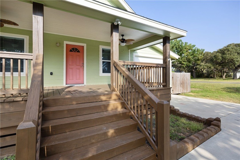 Turn key, coastal charm meets effortless living just minutes - photo 4
