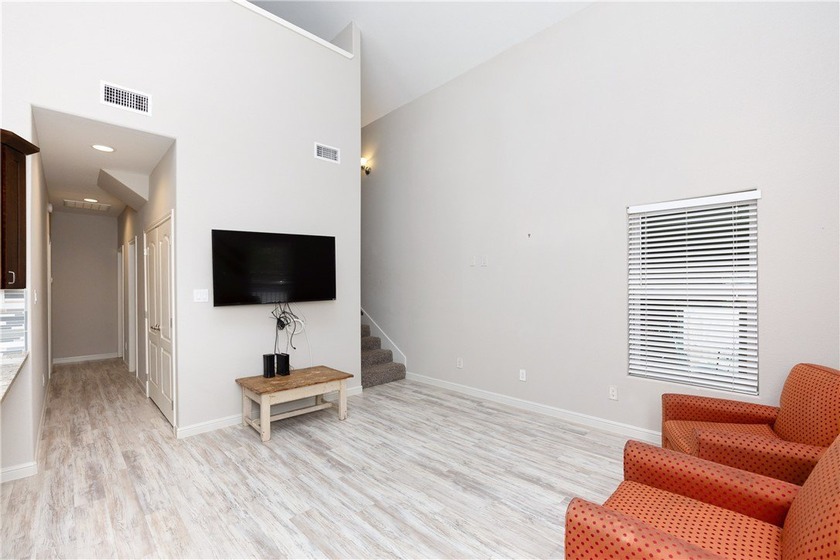 Turn key, coastal charm meets effortless living just minutes - photo 7