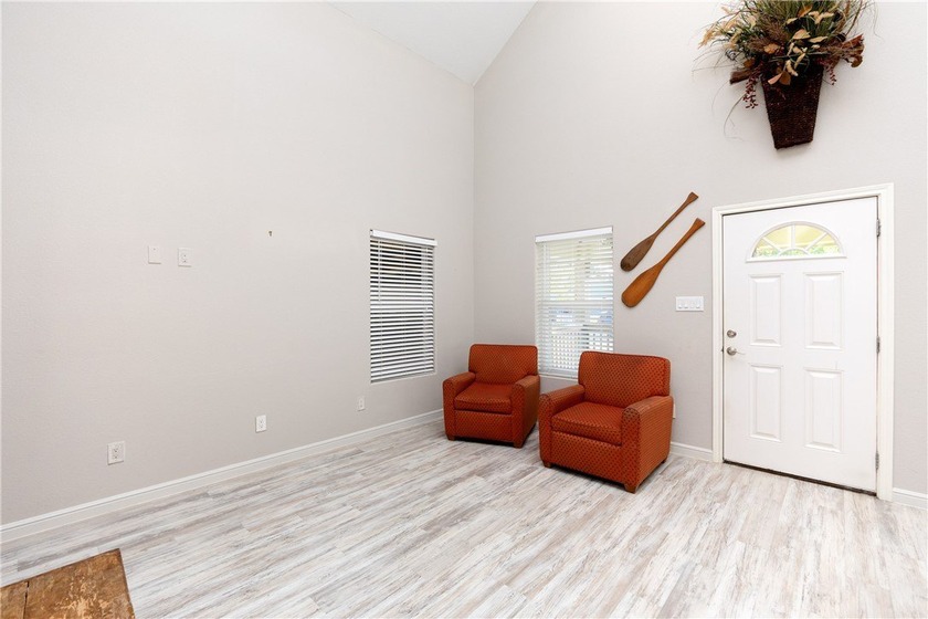 Turn key, coastal charm meets effortless living just minutes - photo 8