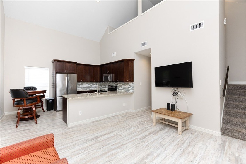 Turn key, coastal charm meets effortless living just minutes - photo 10