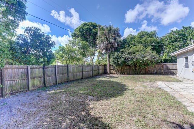 Prime Lake Park location with no HOA. This 3-bedroom home offers - photo 13