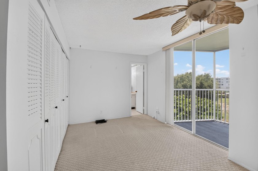 Rare opportunity to reimagine this spacious 4th-floor residence - photo 11