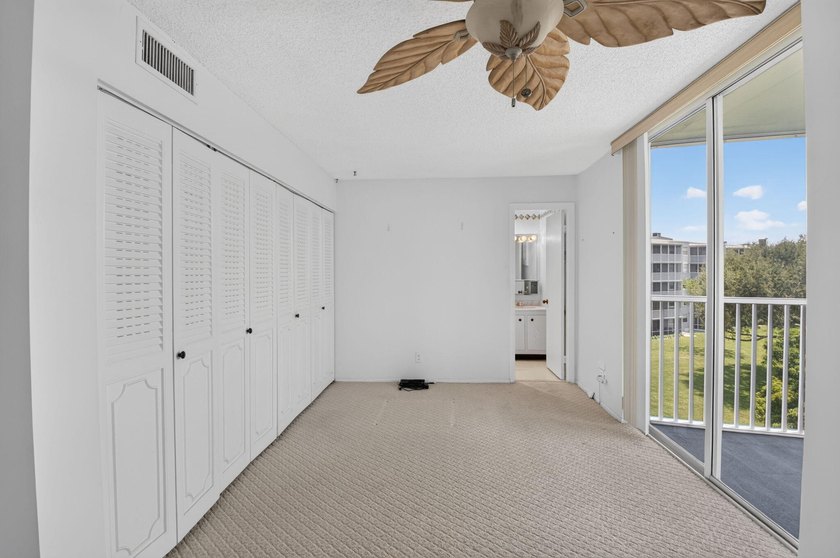 Rare opportunity to reimagine this spacious 4th-floor residence - photo 13