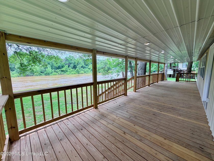 Riverfront Retreat With Panoramic Views, Sandbar Access &amp; Boat - photo 7