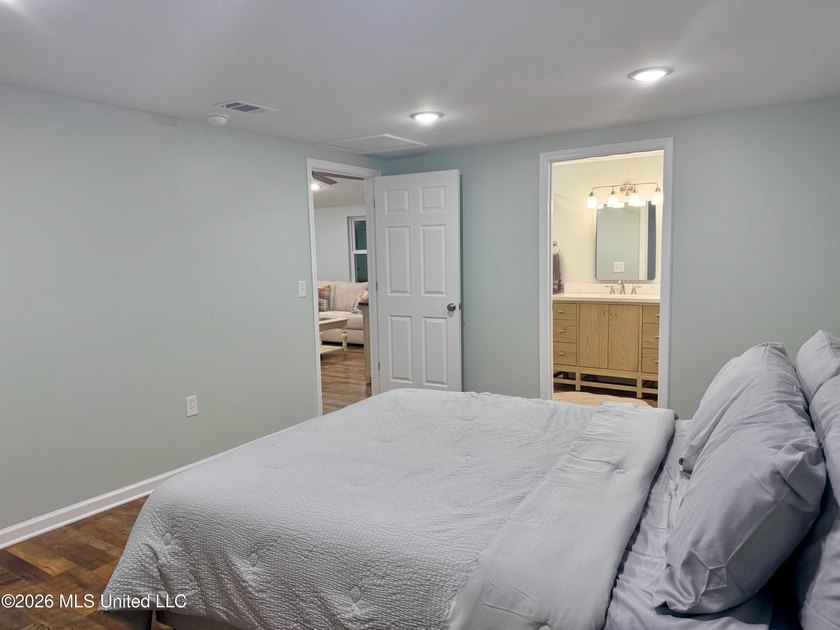 Riverfront Retreat With Panoramic Views, Sandbar Access &amp; Boat - photo 9