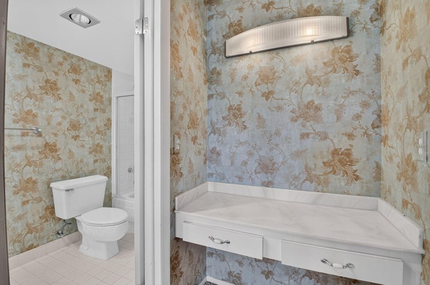Rare opportunity to reimagine this spacious 4th-floor residence - photo 26