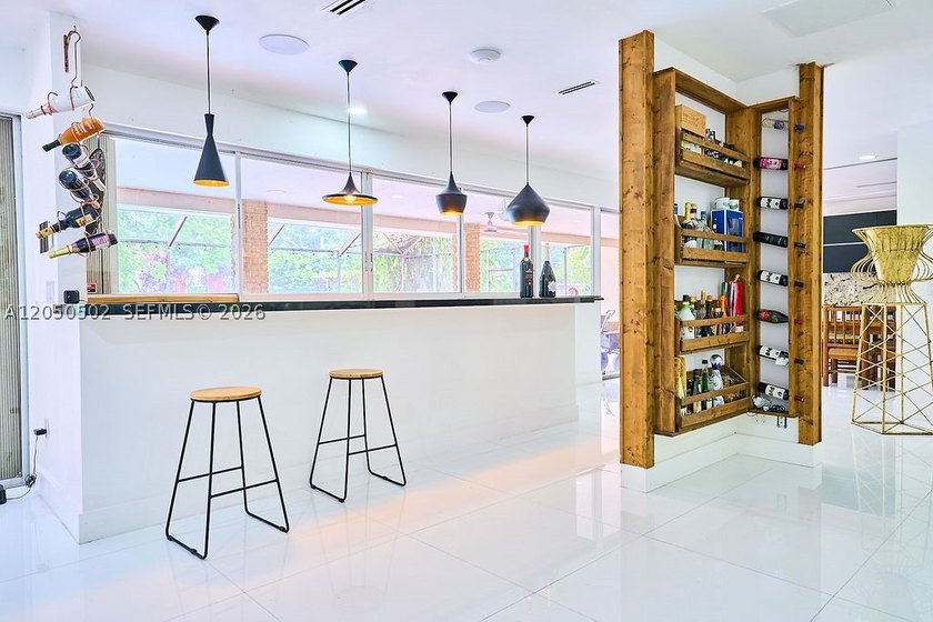 Exceptional opportunity to own a beautifully renovated 5-acre - photo 9