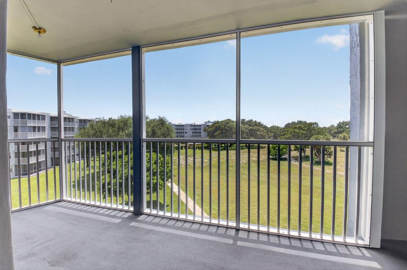Rare opportunity to reimagine this spacious 4th-floor residence - photo 30
