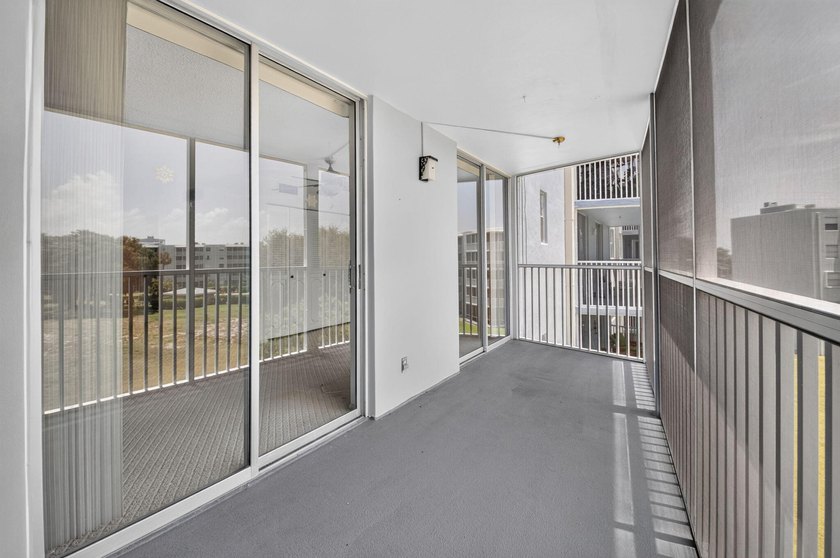 Rare opportunity to reimagine this spacious 4th-floor residence - photo 32