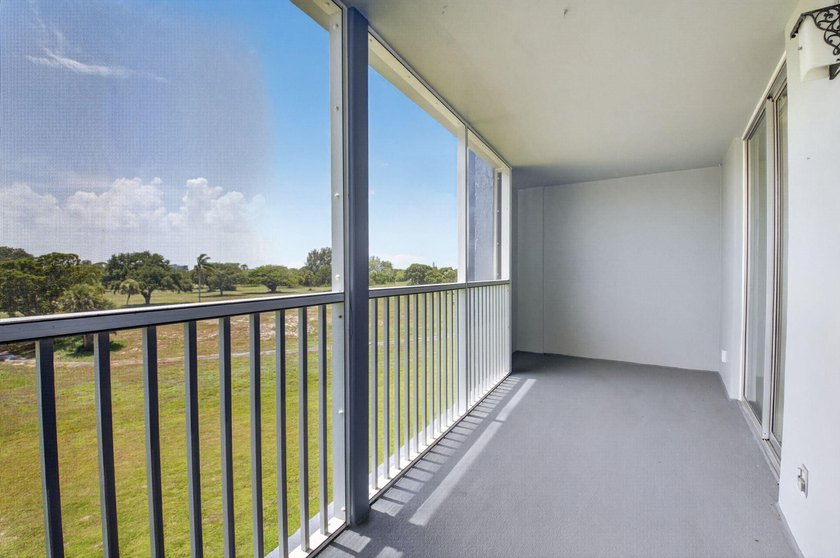 Rare opportunity to reimagine this spacious 4th-floor residence - photo 34