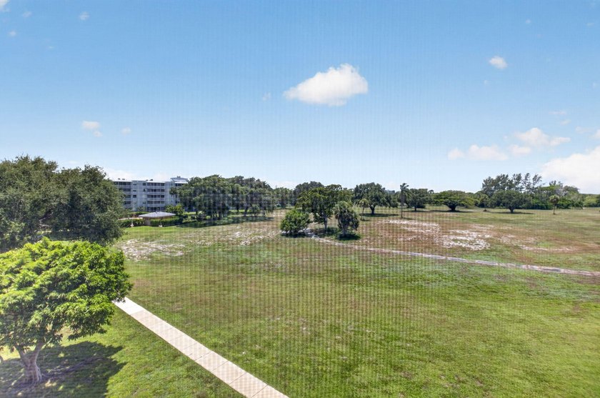 Rare opportunity to reimagine this spacious 4th-floor residence - photo 35