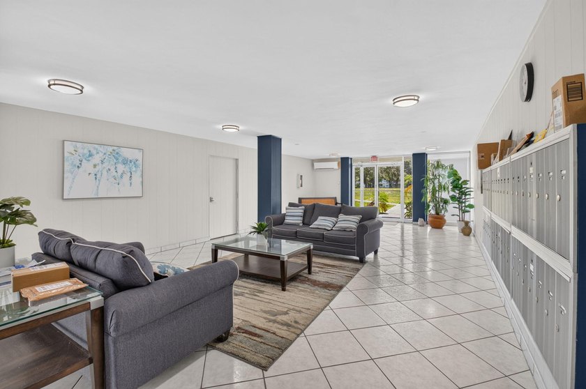 Rare opportunity to reimagine this spacious 4th-floor residence - photo 40