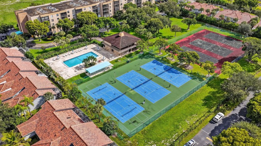 Rare opportunity to reimagine this spacious 4th-floor residence - photo 43