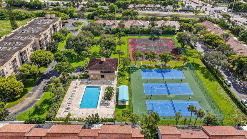 Rare opportunity to reimagine this spacious 4th-floor residence - photo 44