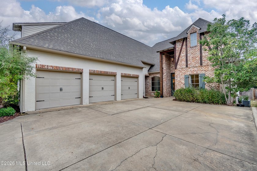 Welcome to this beautifully maintained traditional residence in - photo 2