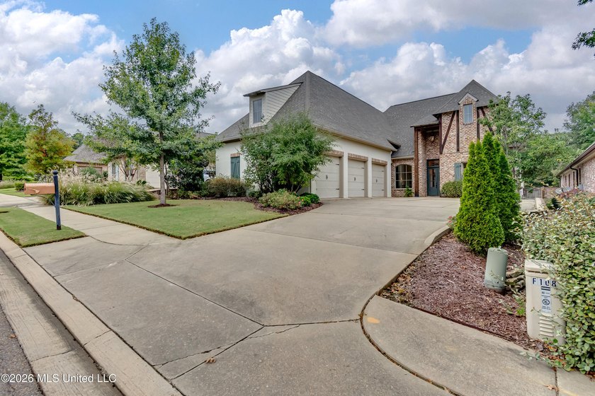 Welcome to this beautifully maintained traditional residence in - photo 3