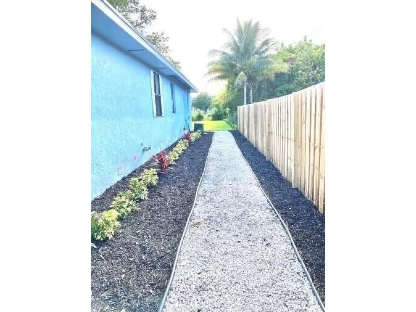 Rare opportunity to own a versatile investment property in the - photo 4
