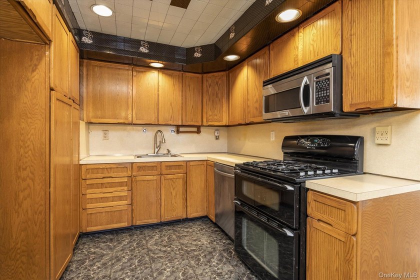 Prime Gravesend location! This 2 family property is an - photo 5
