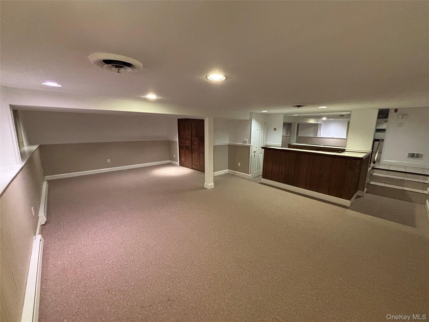 A great house located in a beautiful neighborhood with award - photo 12
