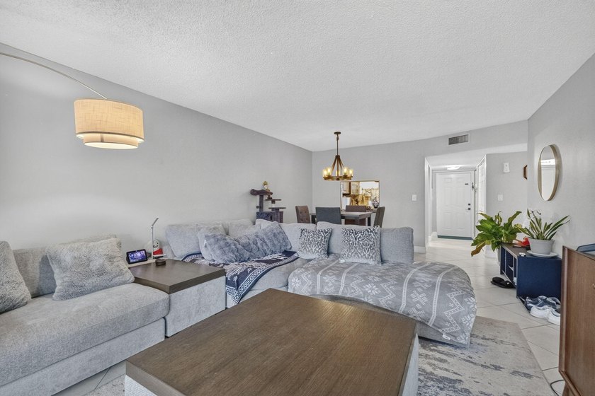 Welcome to this FIRST FLOOR, 2-bedroom, 2-bathroom condominium - photo 9