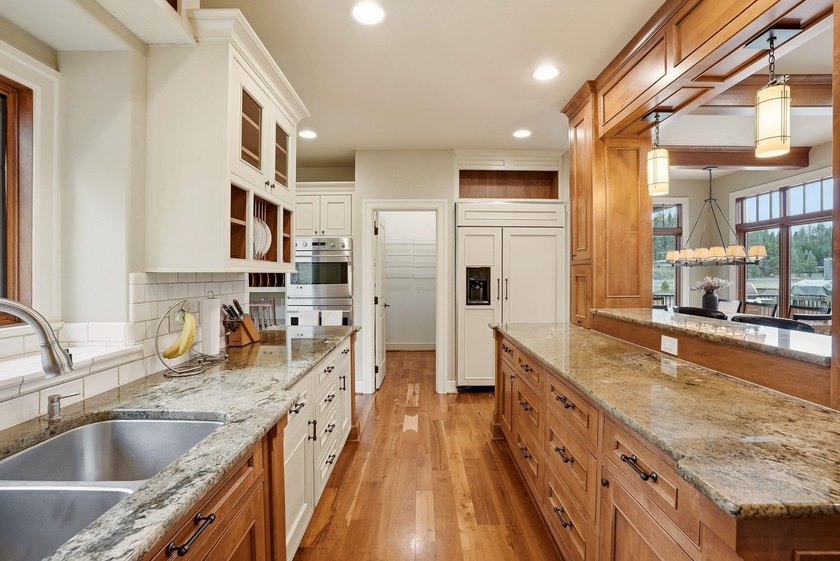 One of a kind 6-bedroom, 4-bathroom centrally located Spokane - photo 15