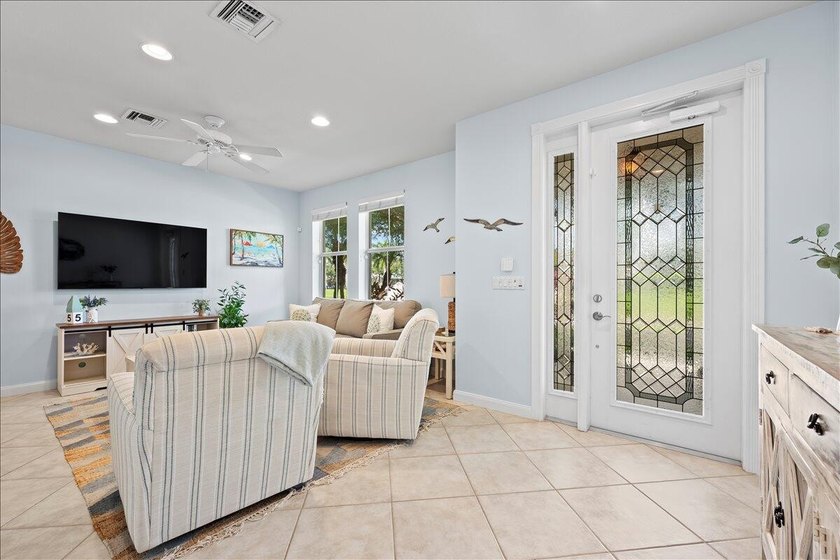 This Fully Furnished, absolutely charming Key West-style - photo 4