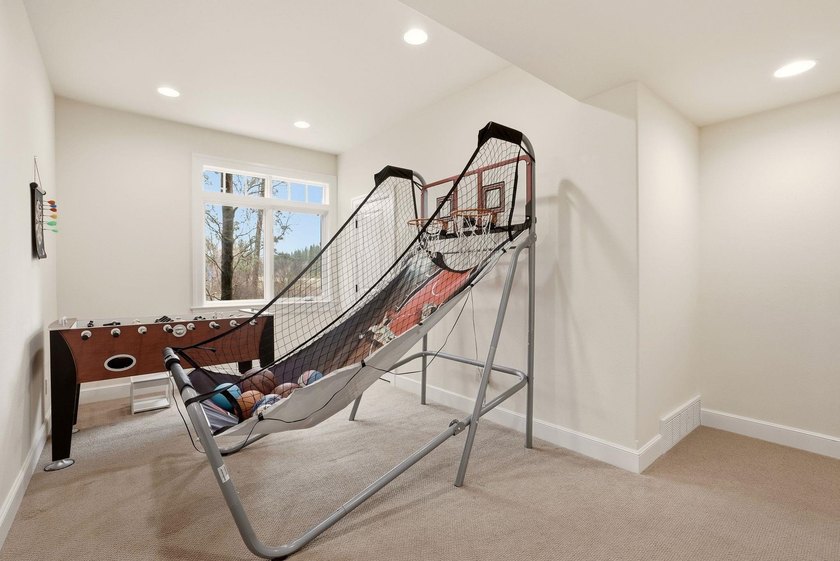 One of a kind 6-bedroom, 4-bathroom centrally located Spokane - photo 36