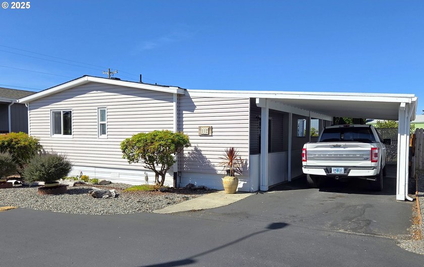 MOTIVATED SELLER! Relaxed lifestyle on the coast... This - photo 3