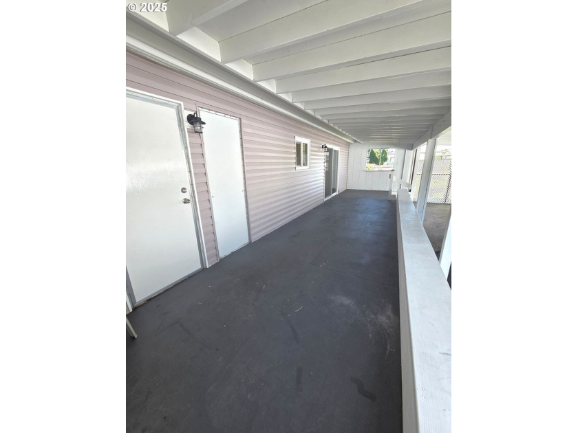 MOTIVATED SELLER! Relaxed lifestyle on the coast... This - photo 7