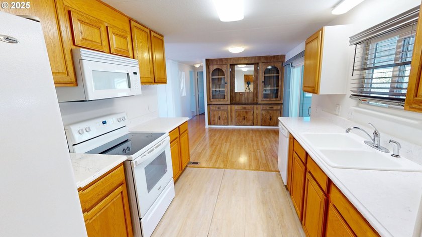 MOTIVATED SELLER! Relaxed lifestyle on the coast... This - photo 8