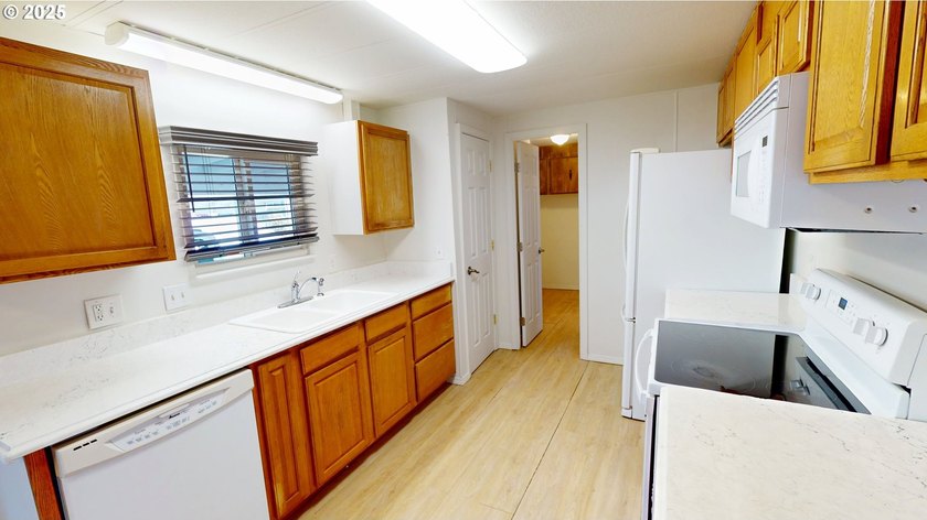 MOTIVATED SELLER! Relaxed lifestyle on the coast... This - photo 10