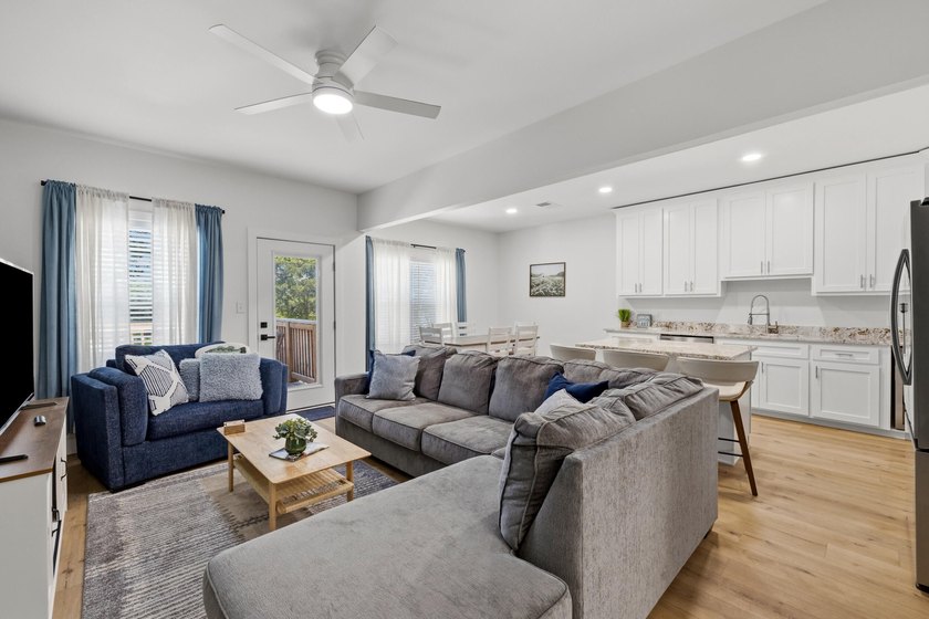 Lake Living Meets Investment Opportunity! Escape to the lake - photo 12